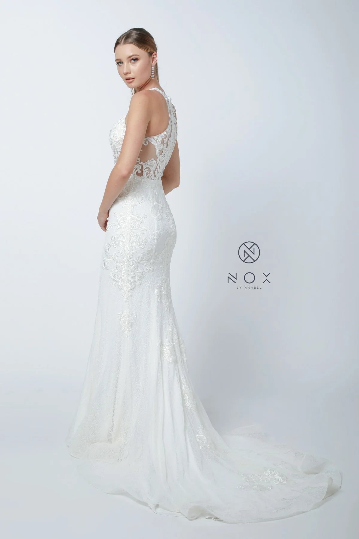 HOLTER LACE PLUS WEDDING DRESS
