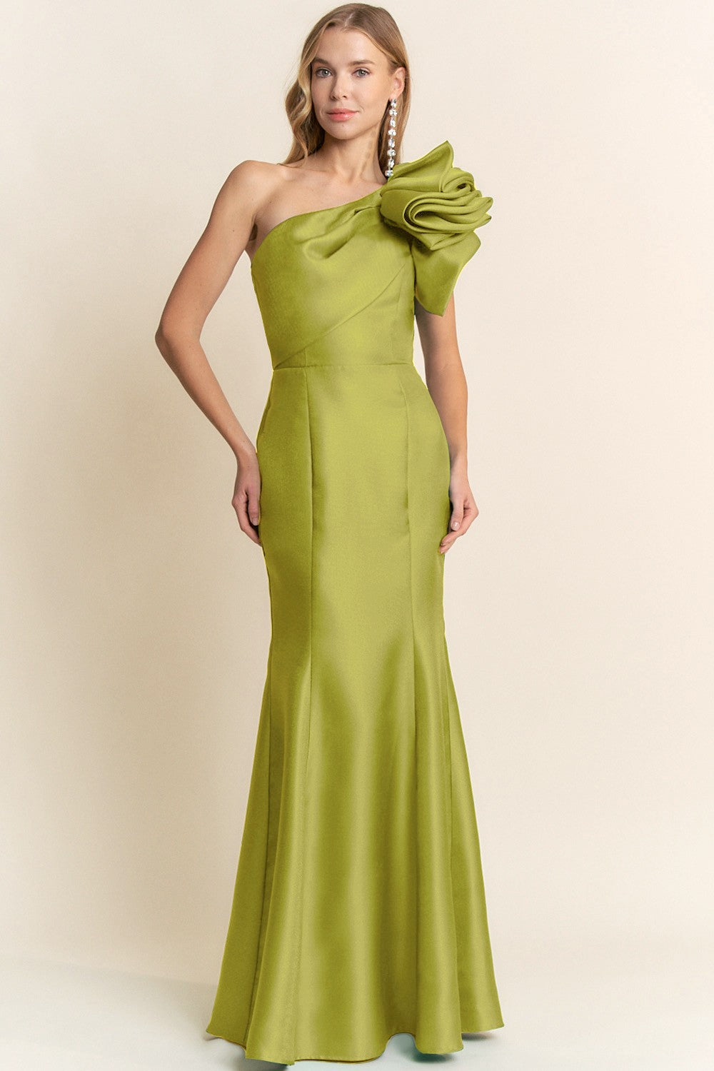 ONE-SHOULDER FLOWER EVENING GOWN