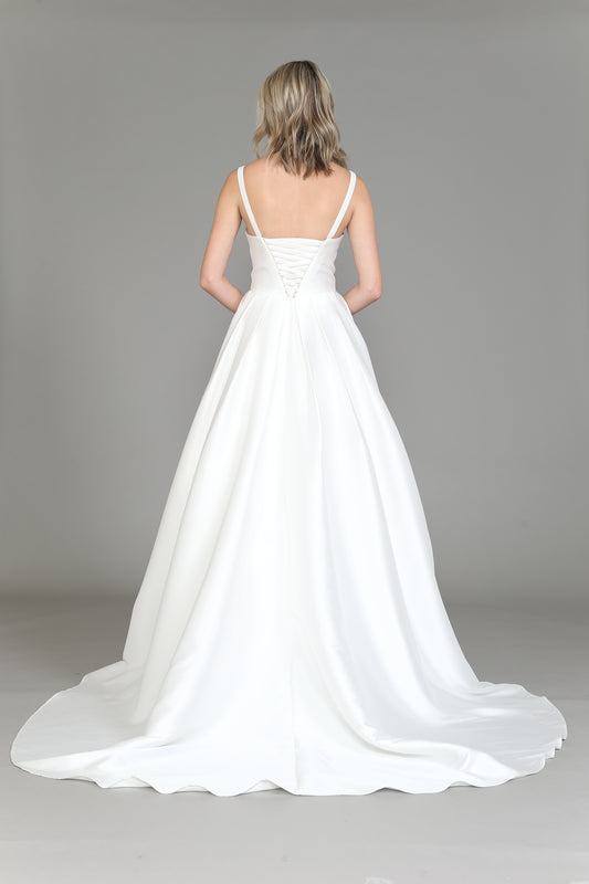 CLASSIC AND ELEGANT A-LINE WEDDING DRESS
