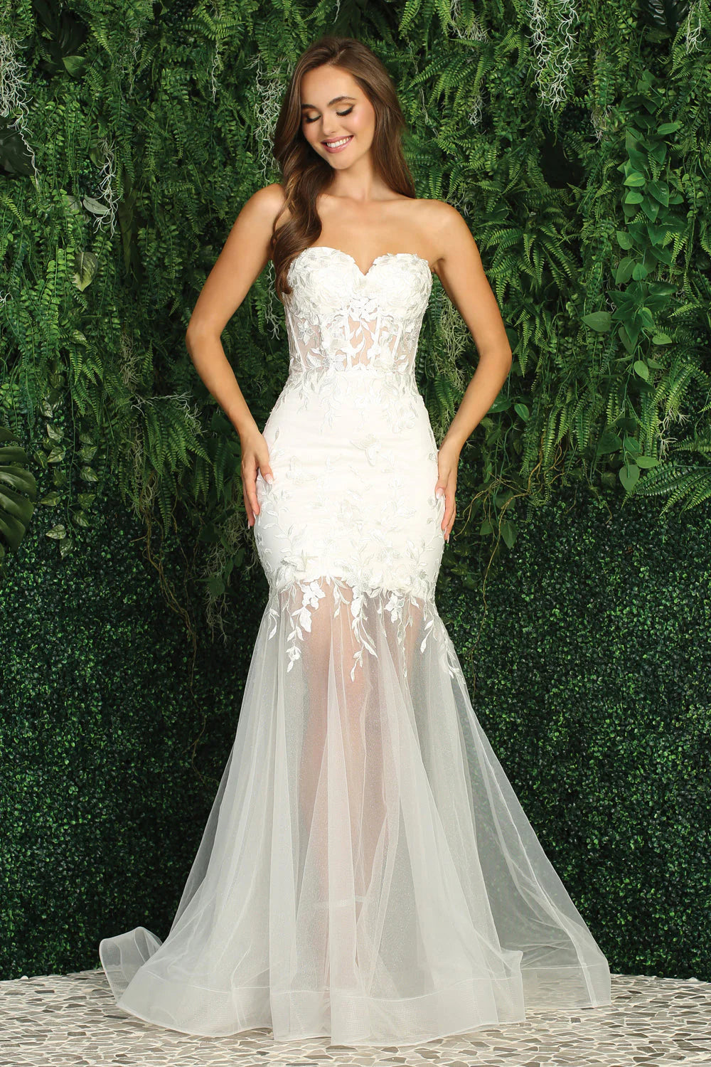 STRAPLESS LACE BODY WHITE GOWN