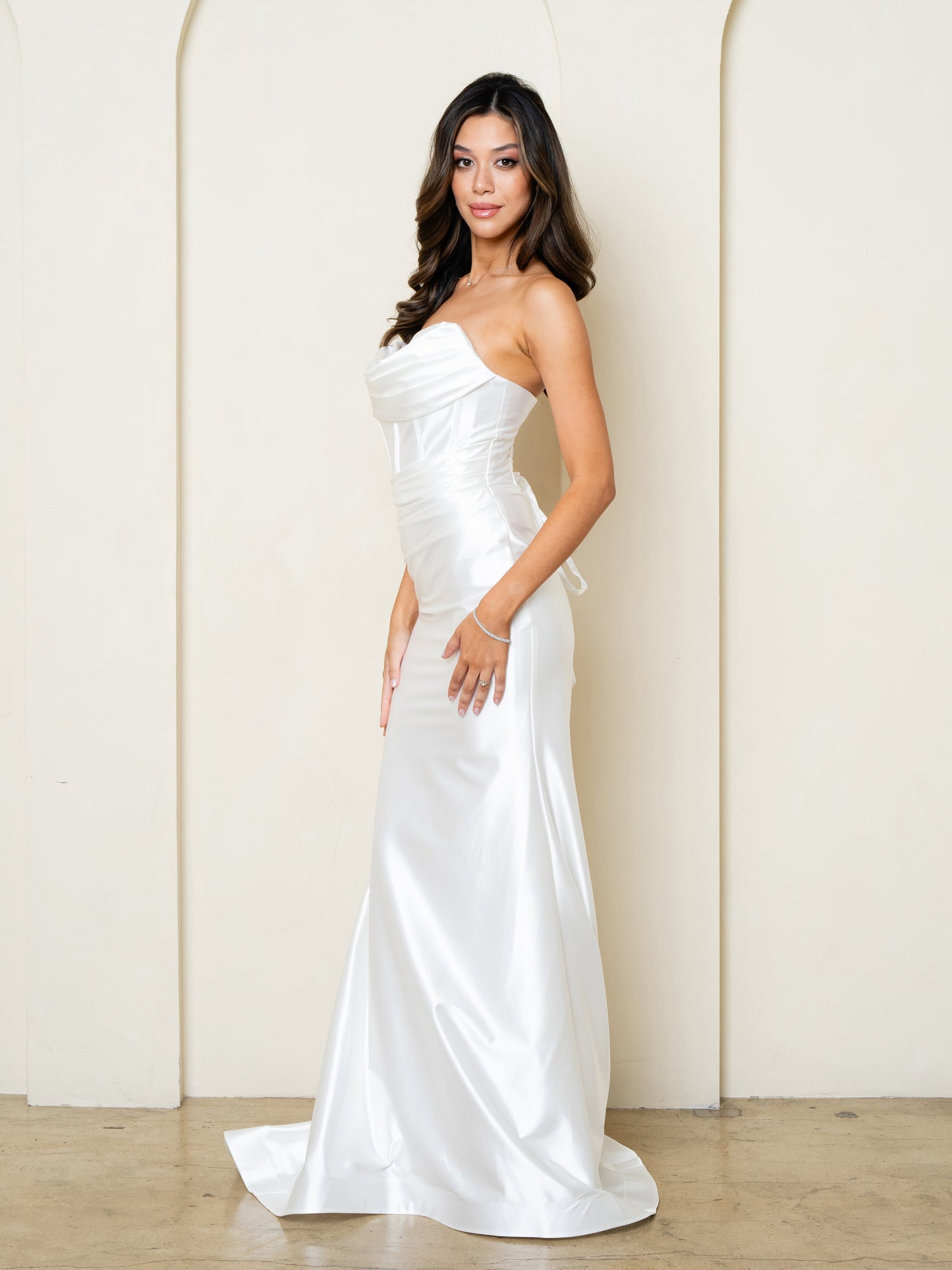 STRAPLESS SATIN FORM FITTING WEDDING DRESS