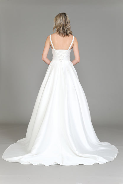 CLASSIC AND ELEGANT A-LINE WEDDING DRESS